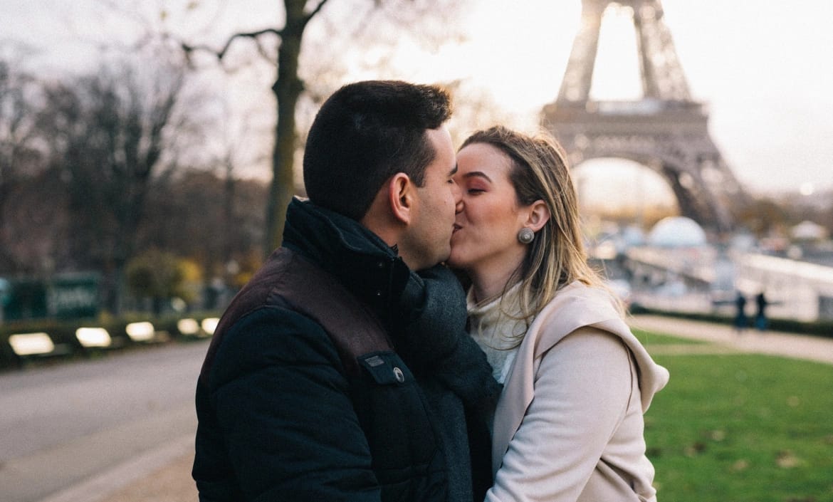 Romantic winter couple session at Eiffel Tower Paris, golden hour kiss photography