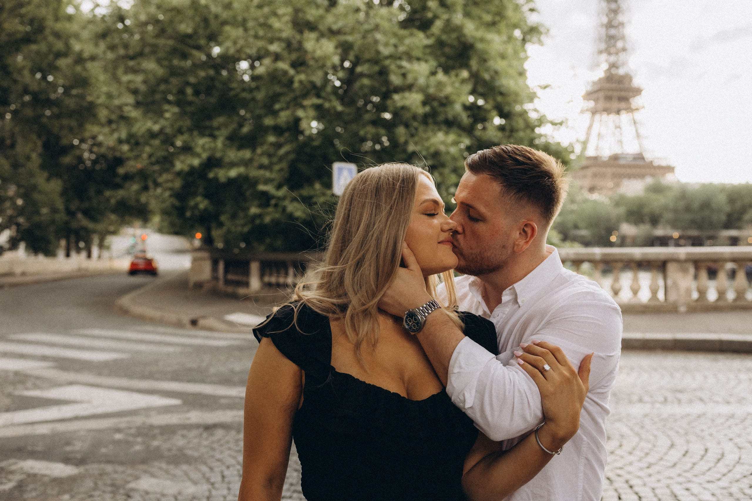 Couple kissing in Paris